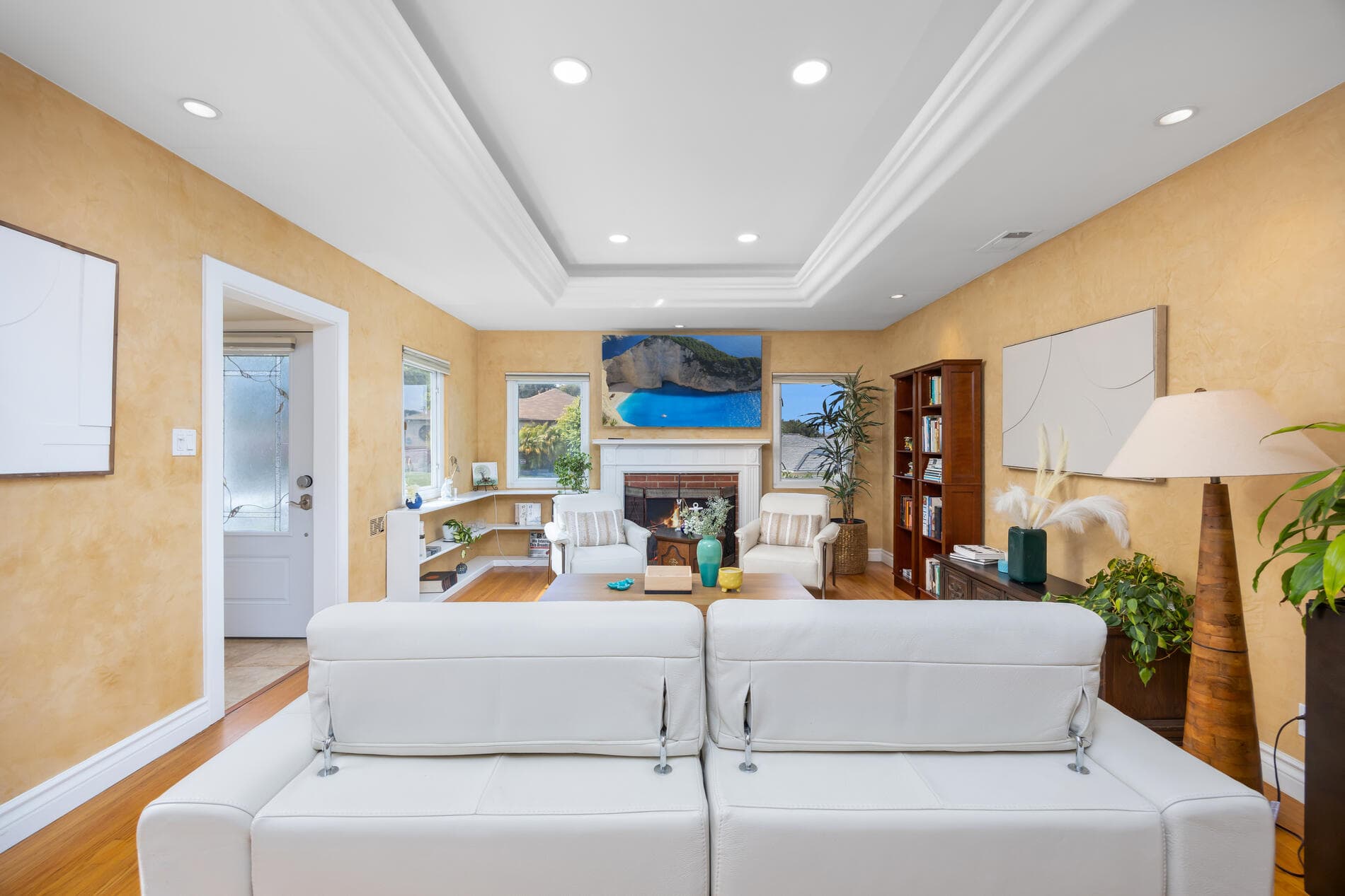 LAXStay living room