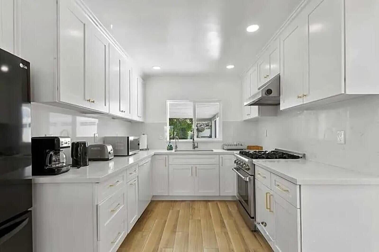LAXStay kitchen
