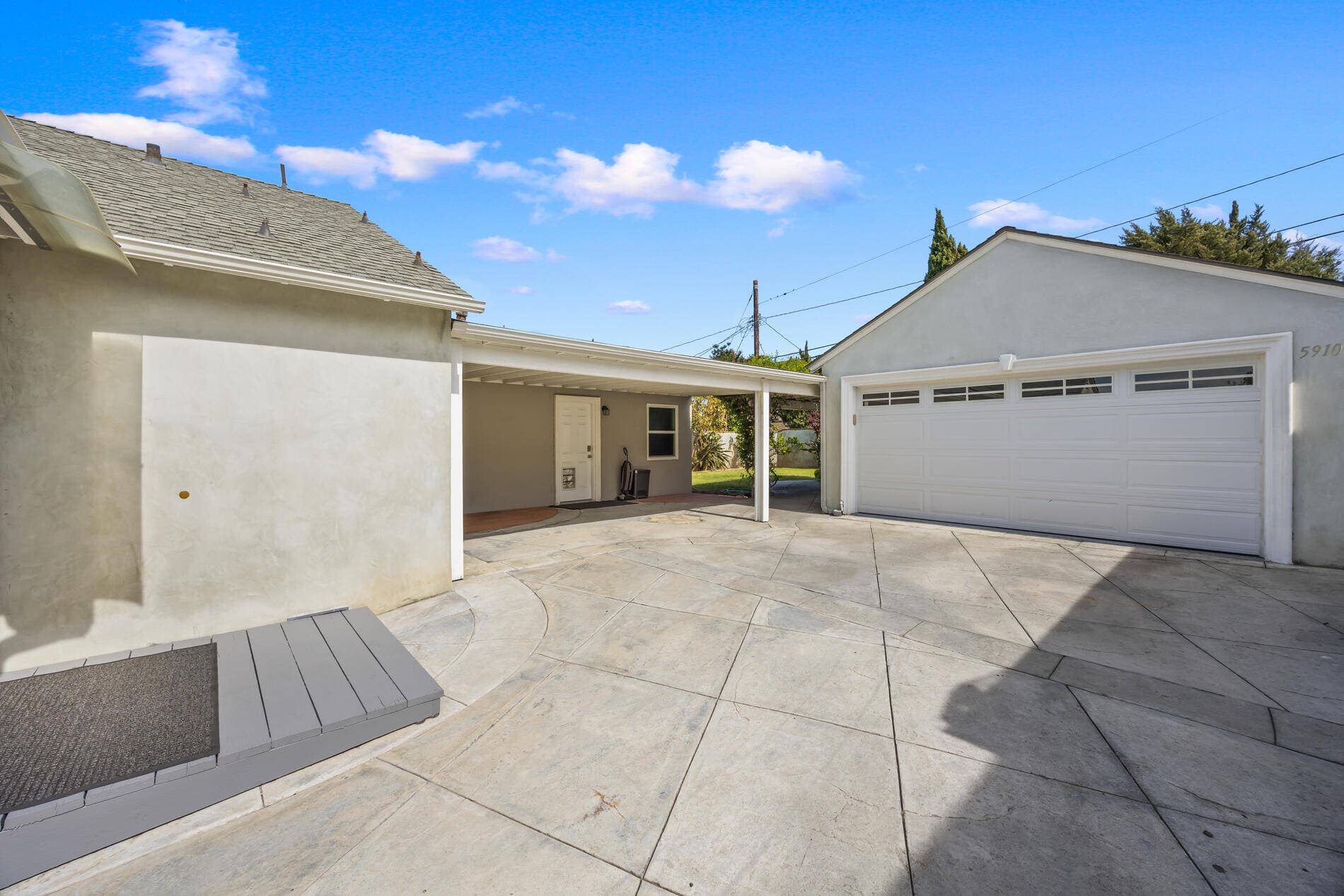Exterior 4